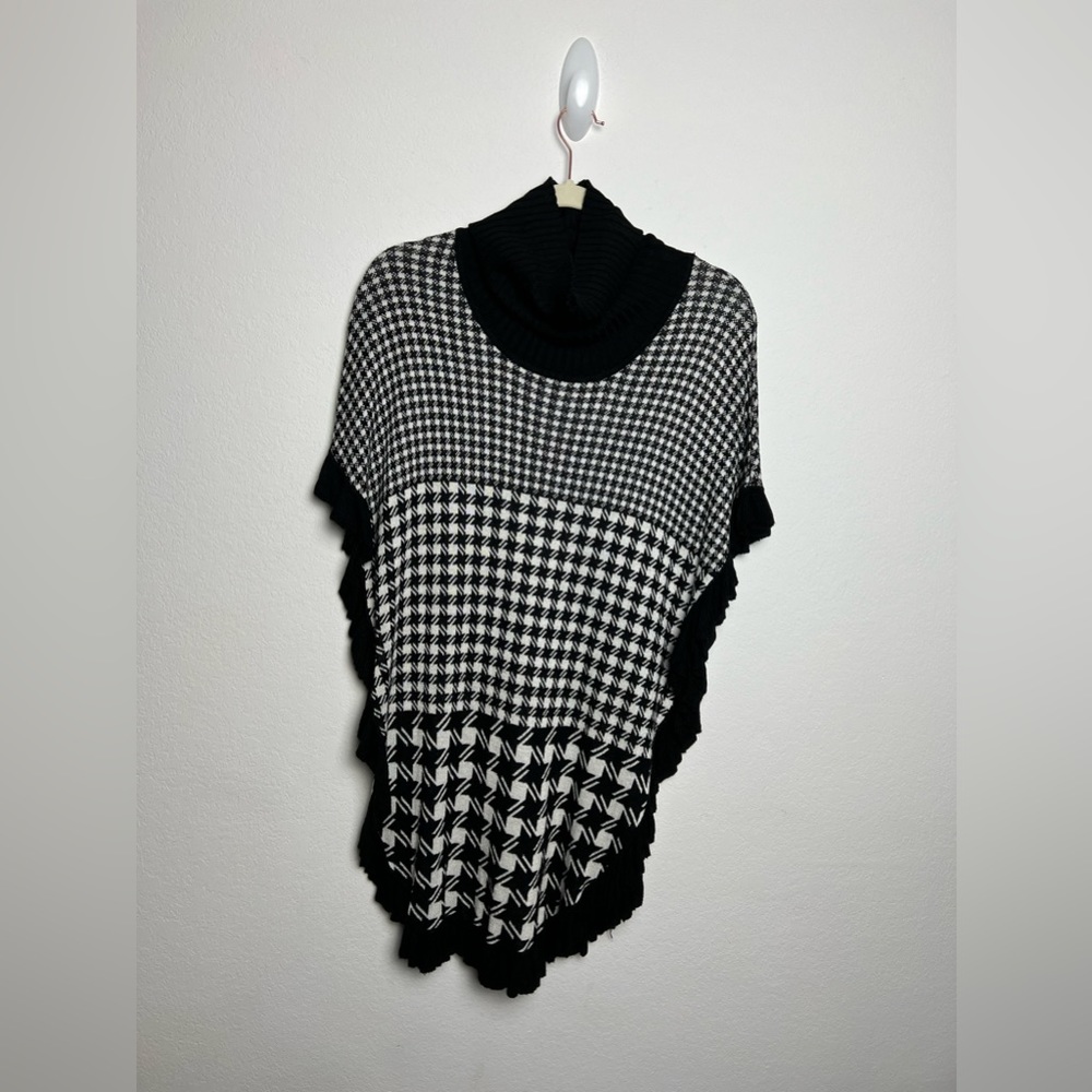 Joseph A Black & White Houndstooth Turtleneck Ruffle Hem Fall Winter Poncho
